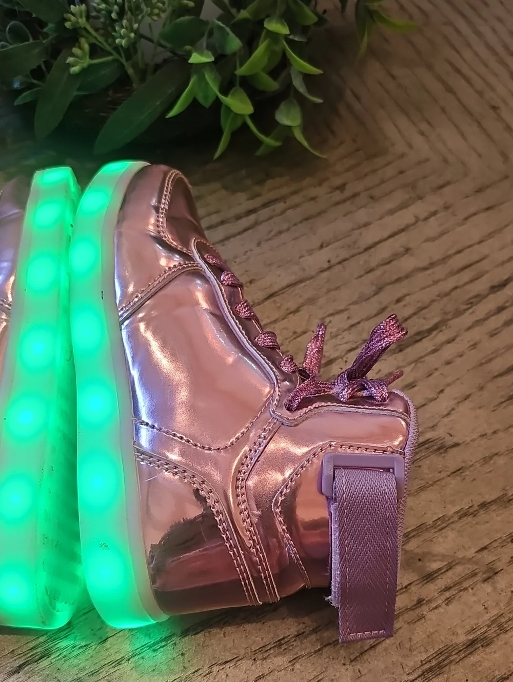 Kids Light-Up Led High-Top Sneakers in Metallic Pink Size 13
